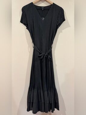 NWT Current Air Black Pleated V-Neck Tie-Waist Dress Size Large